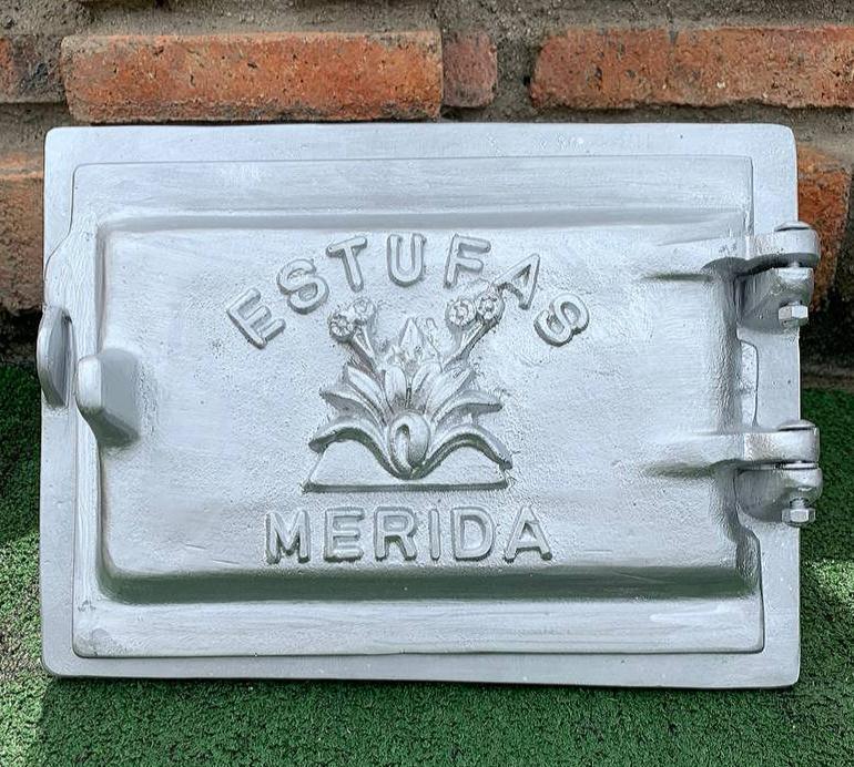 Puerta de hogar en aluminio con relieve Estufas Mérida